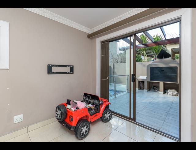 3 BEDROOM HOUSE TO LET IN KYALAMI HILLS